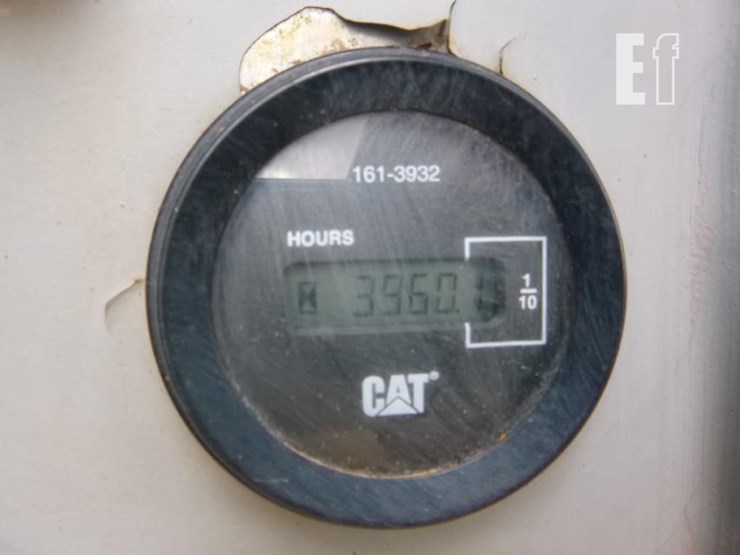 2005-caterpillar-d4g-xl-image-6
