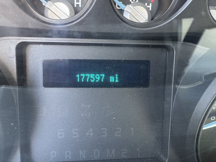 2011-ford-f250-xl-image-12