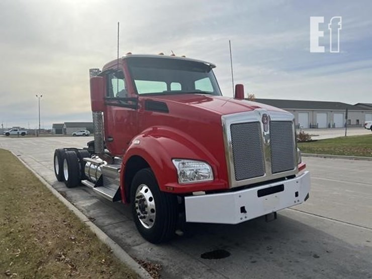 2016-kenworth-t880-image-3