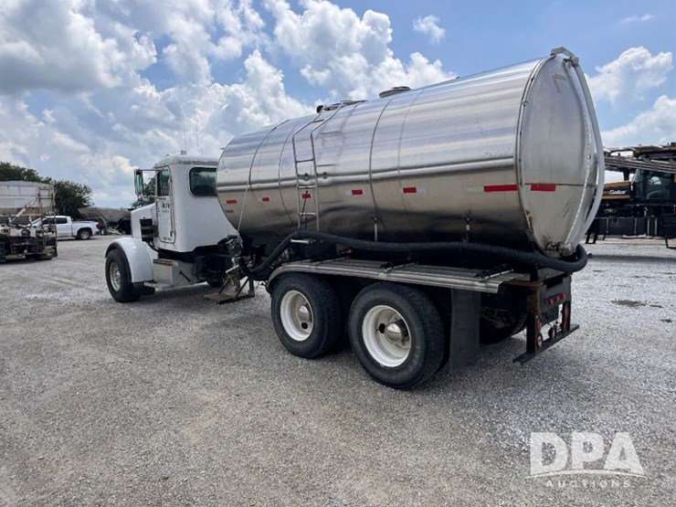 2000-peterbilt-357-image-13