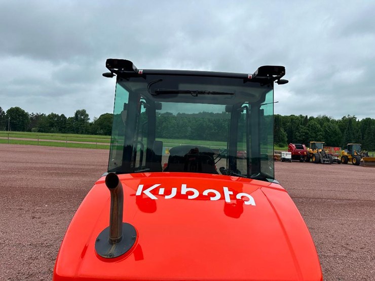 2021-kubota-r640-image-21