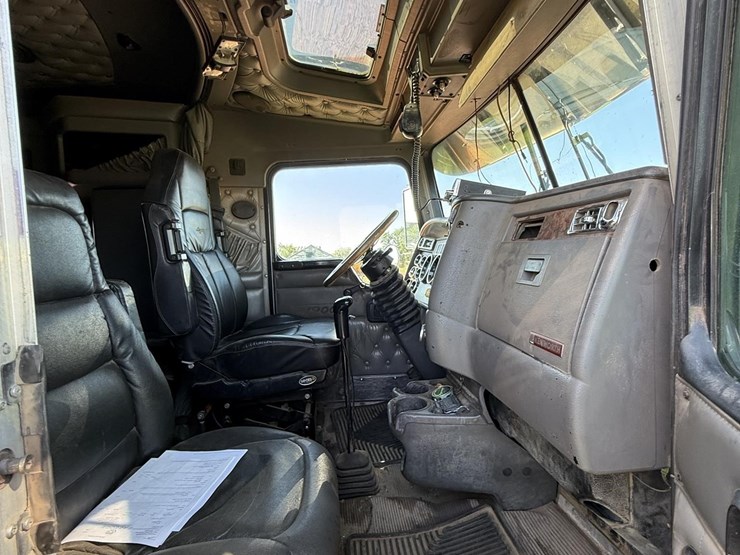 2005-kenworth-w900-image-33