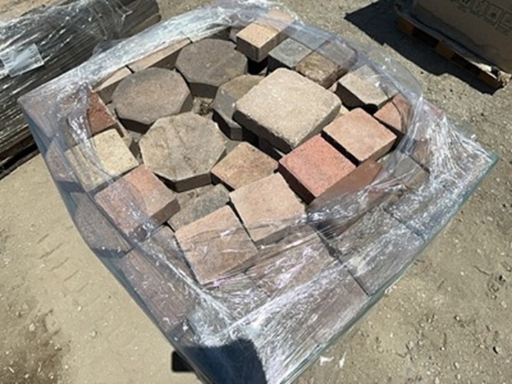 lot#-133-pallet-of-paver-stones-image-2