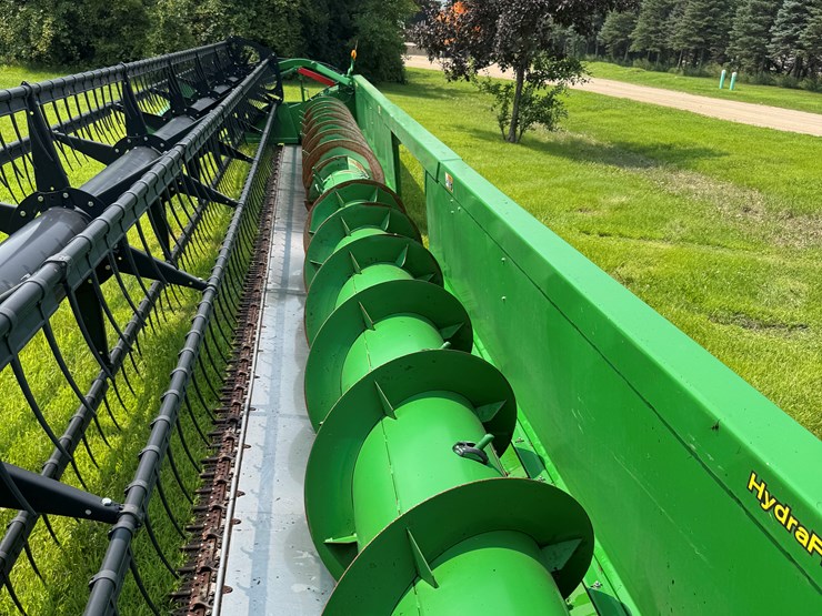 2019-john-deere-635f-image-10