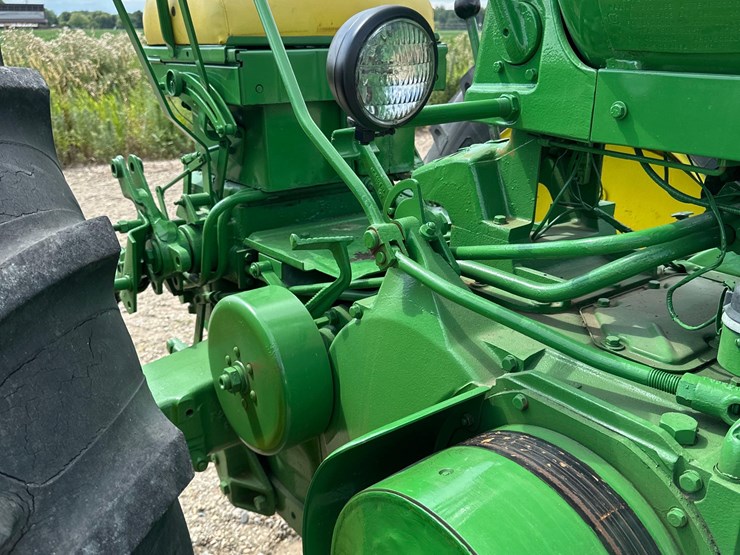 john-deere-720-image-14