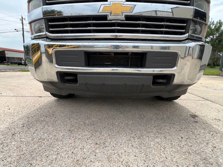 2015-chevrolet-silverado-2500hd-image-21