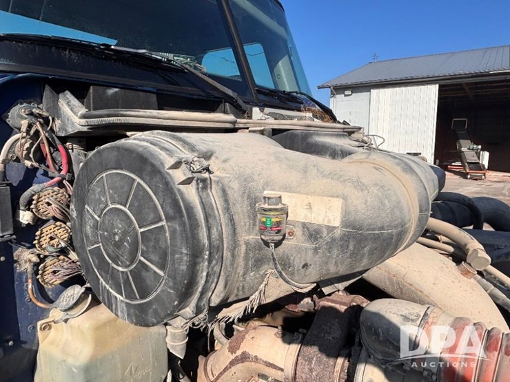 2002-ihc-9400i-day-cab-truck-(gp10940,-unit-109996)-image-65