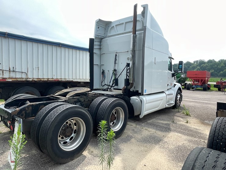 2015-peterbilt-579-image-5