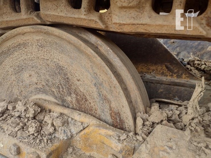 2006-deere-700j-lt-image-26