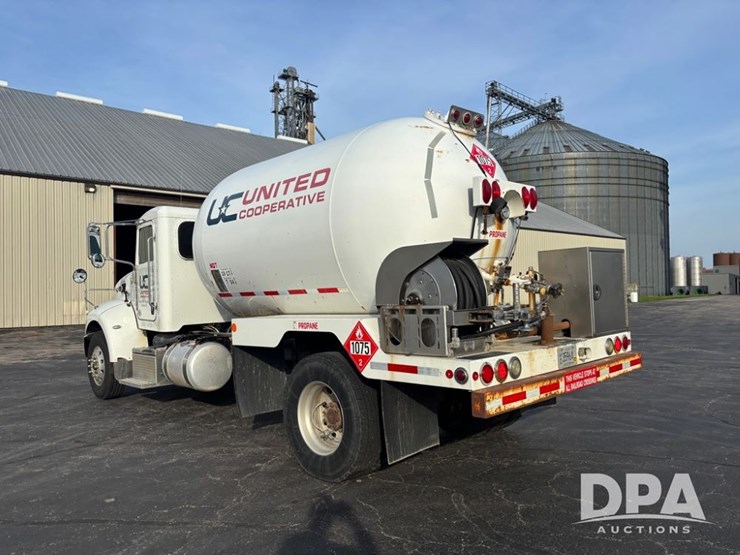 2013-peterbilt-337-image-7