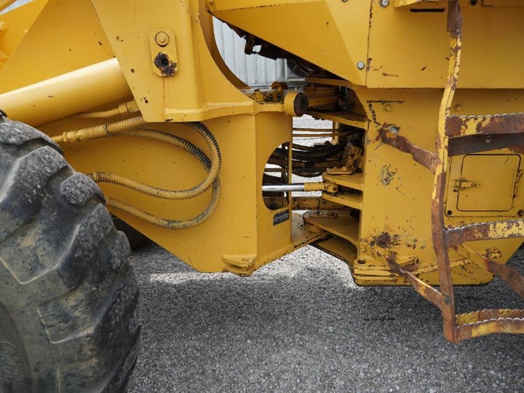 deere-444g-image-44