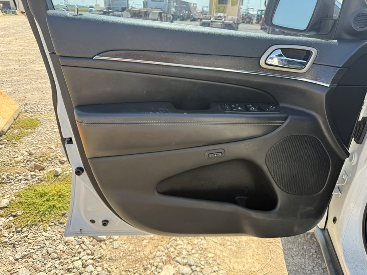 2015-jeep-grand-cherokee-image-15