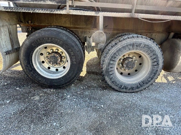1987-peterbilt-377-image-35