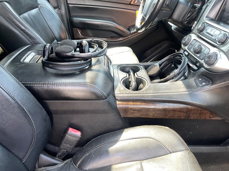 2015-chevrolet-suburban-image-42