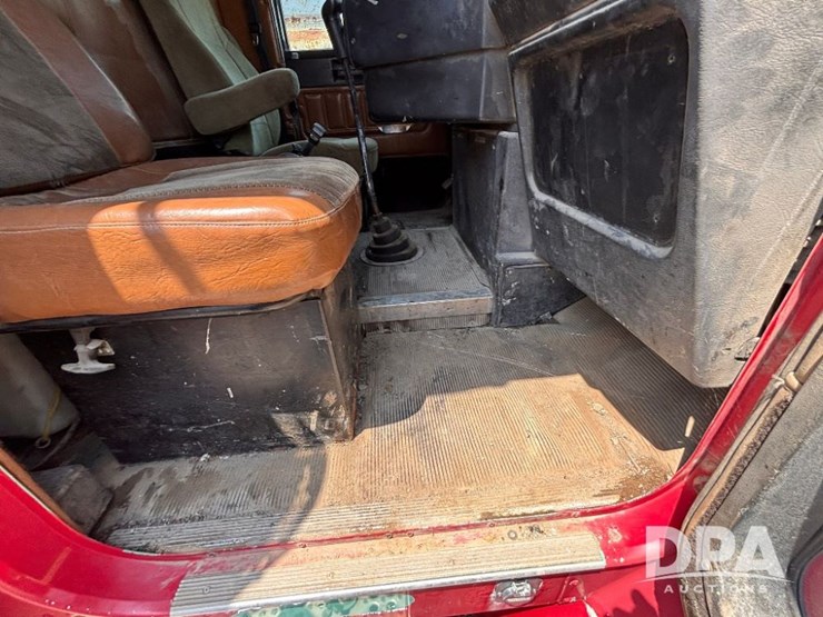 1997-freightliner-fld112-image-71