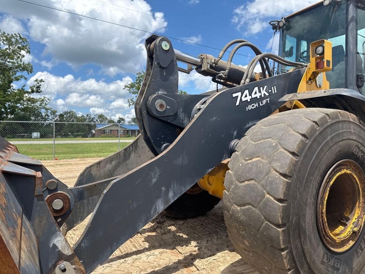 2015-deere-744k-image-16