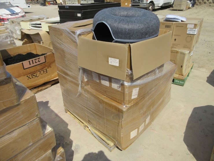 lot-of-approx-(14)-pet-tunnel/beds-image-1