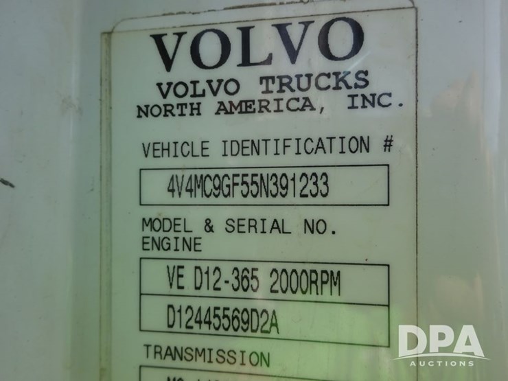 2005-volvo-10-image-94