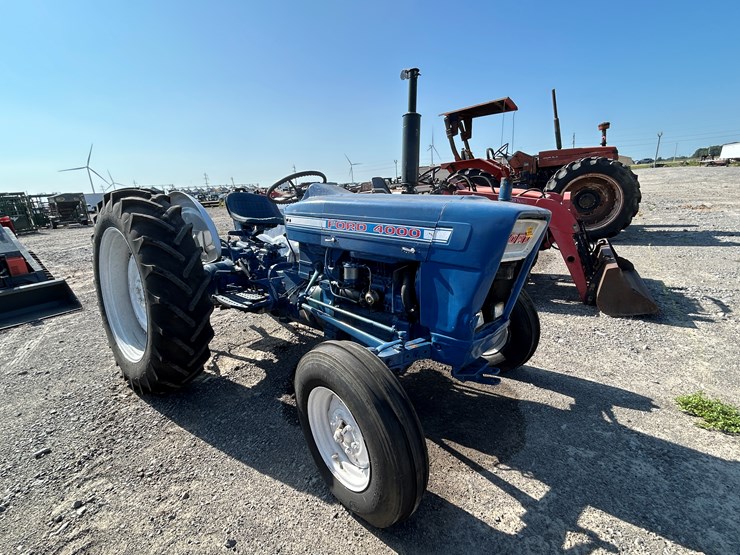 ford-4000-image-3