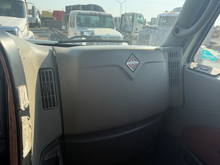 2010-international-prostar-image-43