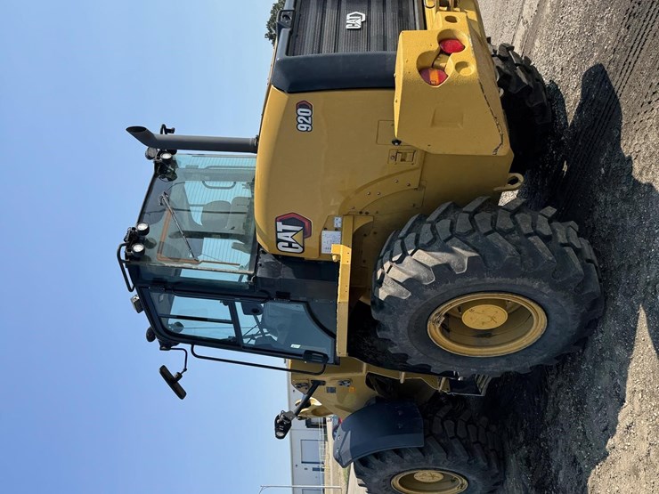 2021-caterpillar-920-image-6