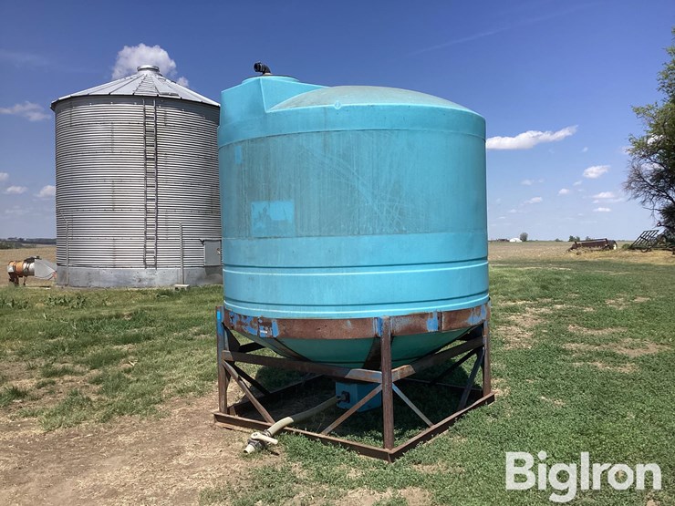 2,300-gal-poly-tank-w/-stand-image-1