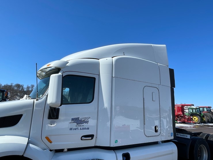 2015-peterbilt-579-image-11