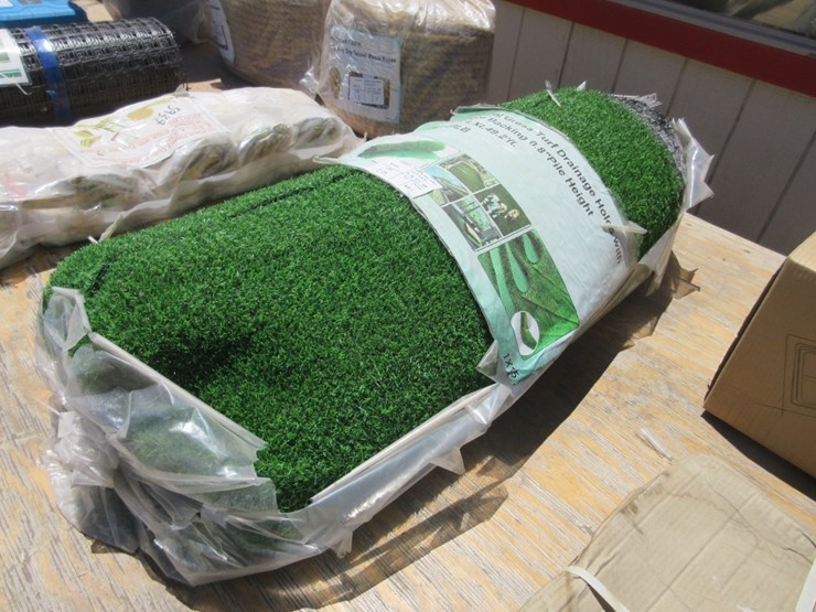 new-unused-3.3'-x-49.2'-artificial-turf,-image-1