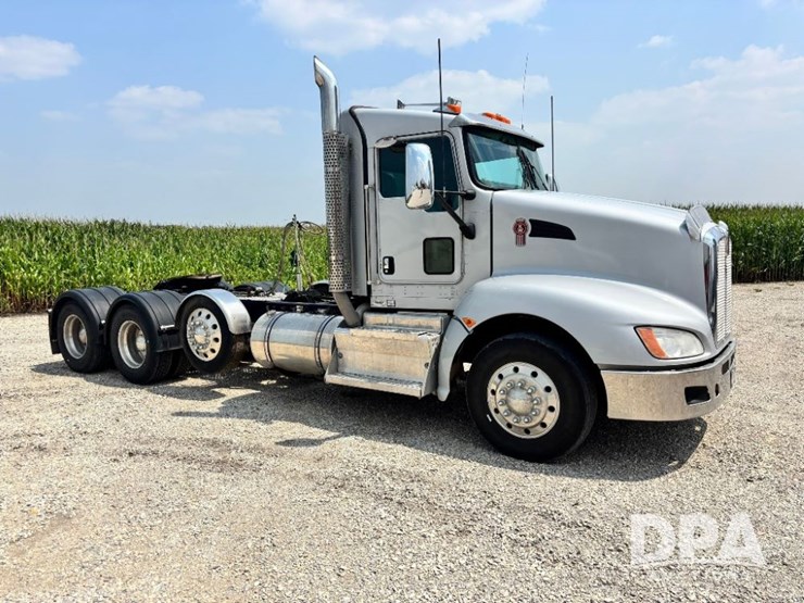 2014-kenworth-t660-image-19