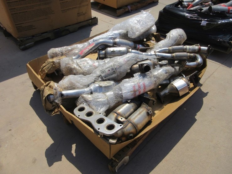 lot-of-misc-catalytic-converters-&-exhaust-parts-image-3