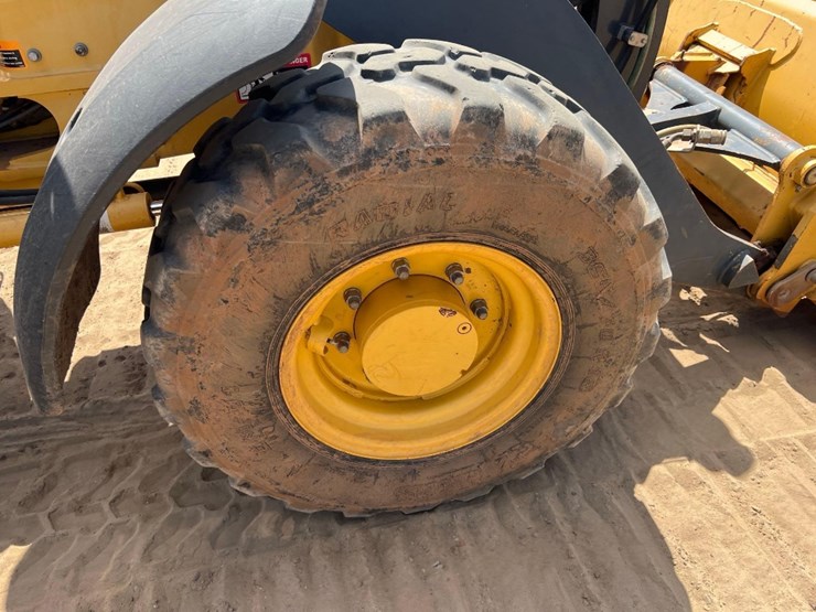 2018-deere-204l-image-12