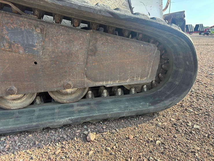 2008-bobcat-t320-image-25