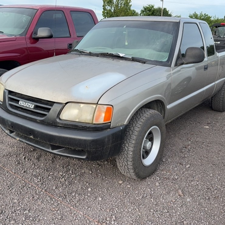 #3017 • 1998 ISUZU PICK UP TRUCK