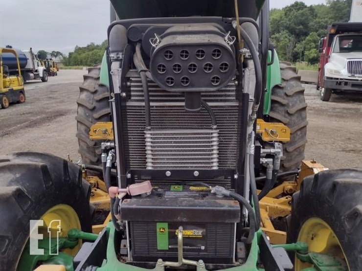 2015-john-deere-6105d-image-28
