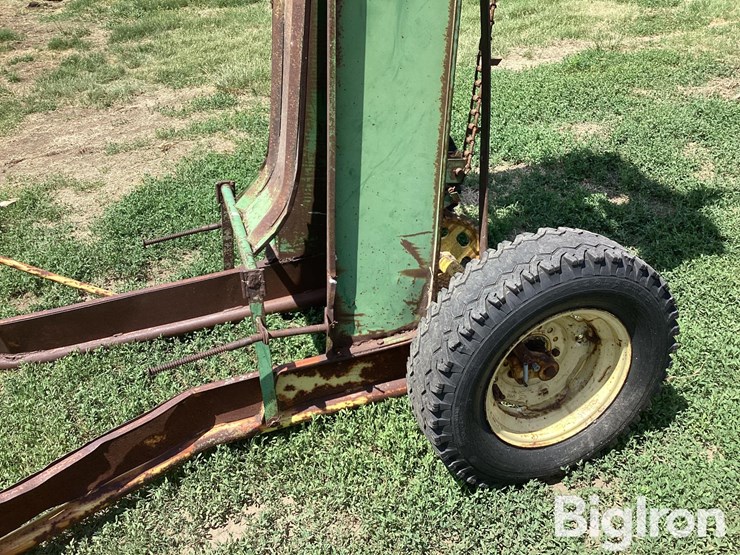 john-deere-00990hc-ground-driven-bale-loader-image-17