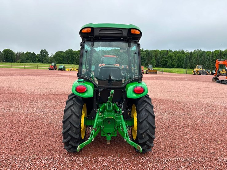 2022-john-deere-3046r-image-5