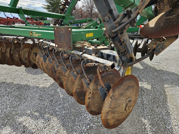 2004-john-deere-637-image-11