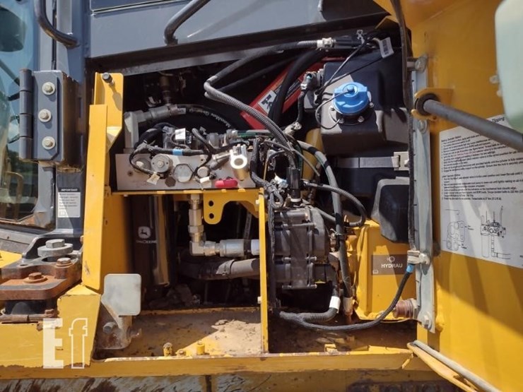2019-deere-750k-lgp-image-46