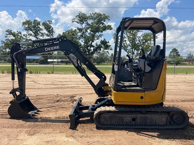 2023-deere-30g-image-1