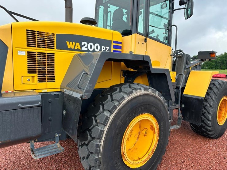 2013-komatsu-wa200pz-6-image-21