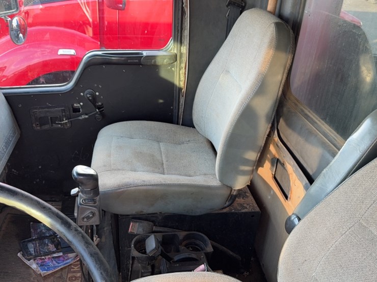 2000-kenworth-t300-image-19