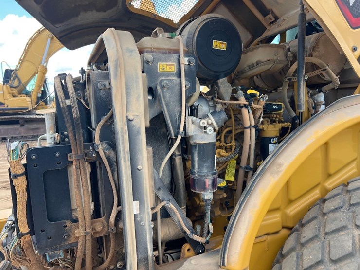 2022-caterpillar-cs44b-image-17