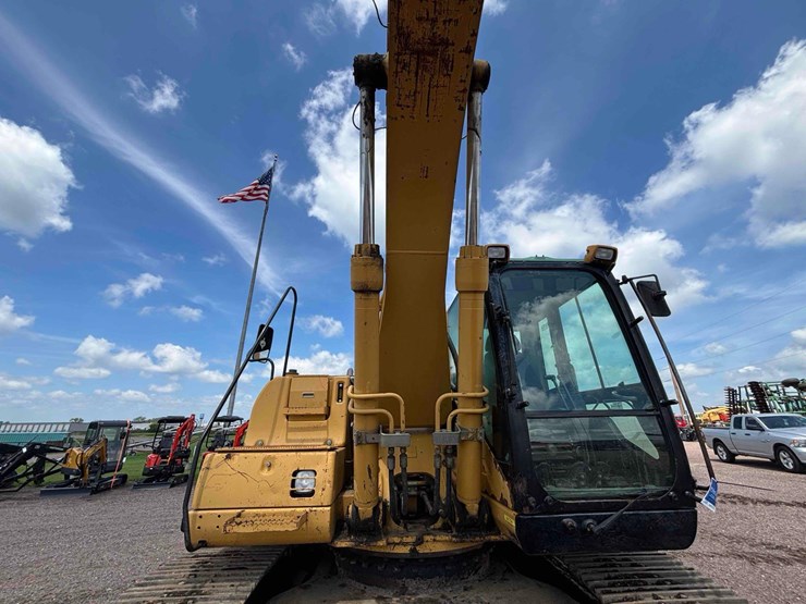 caterpillar-322cl-image-8