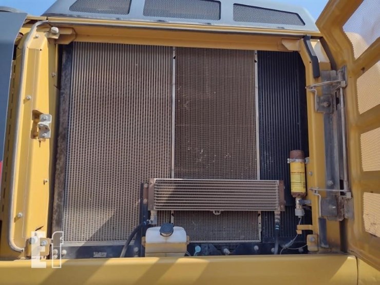 2011-caterpillar-336e-image-43