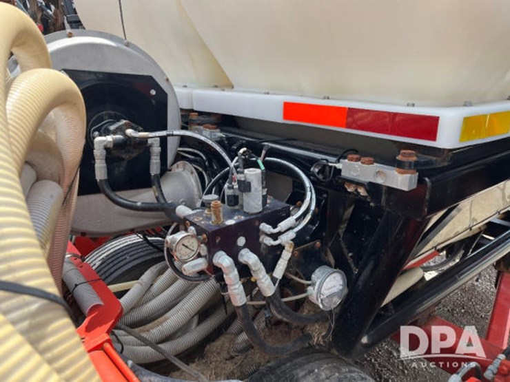 2017-kuhn-gladiator-1205-strip-till-bar-(jn2500)-image-46