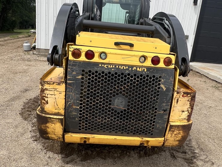 2017-new-holland-l228-image-3