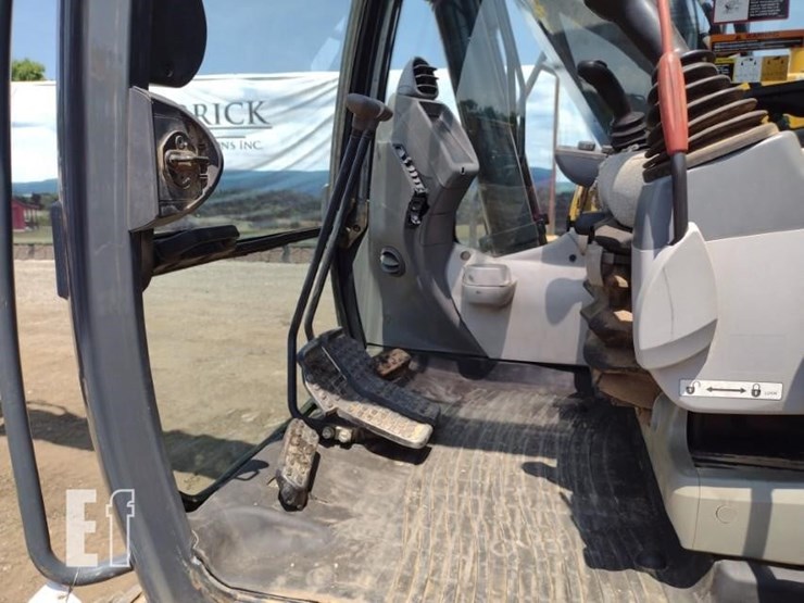 2019-deere-130g-image-11