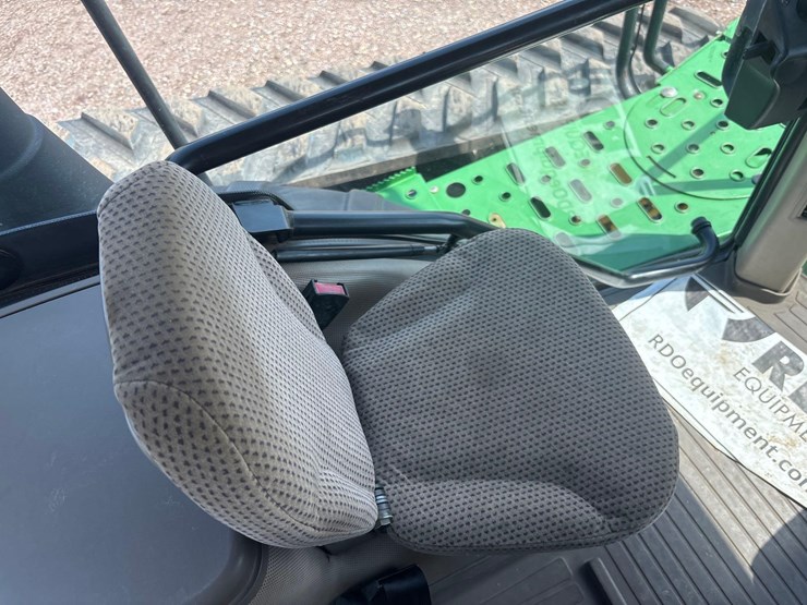 2012-john-deere-8335rt-image-44