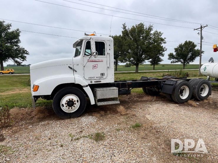 2000-freightliner-truck-(gp11021,-unit-398)-image-14