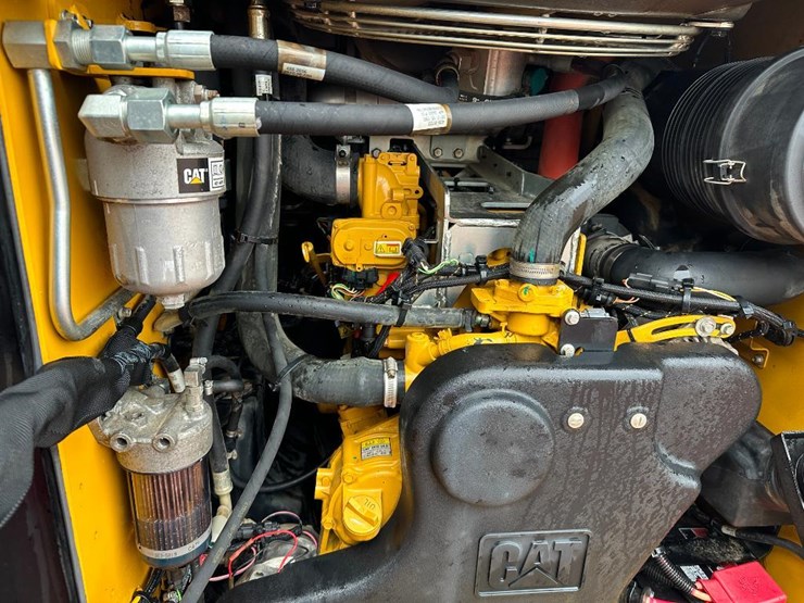 2018-caterpillar-272d2-image-25